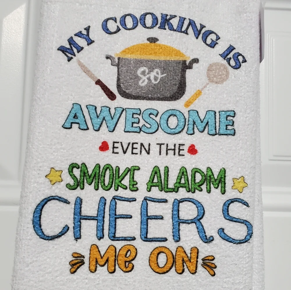 My cooking is so awesome even the smoke alarm cheers me on Tea Towel
